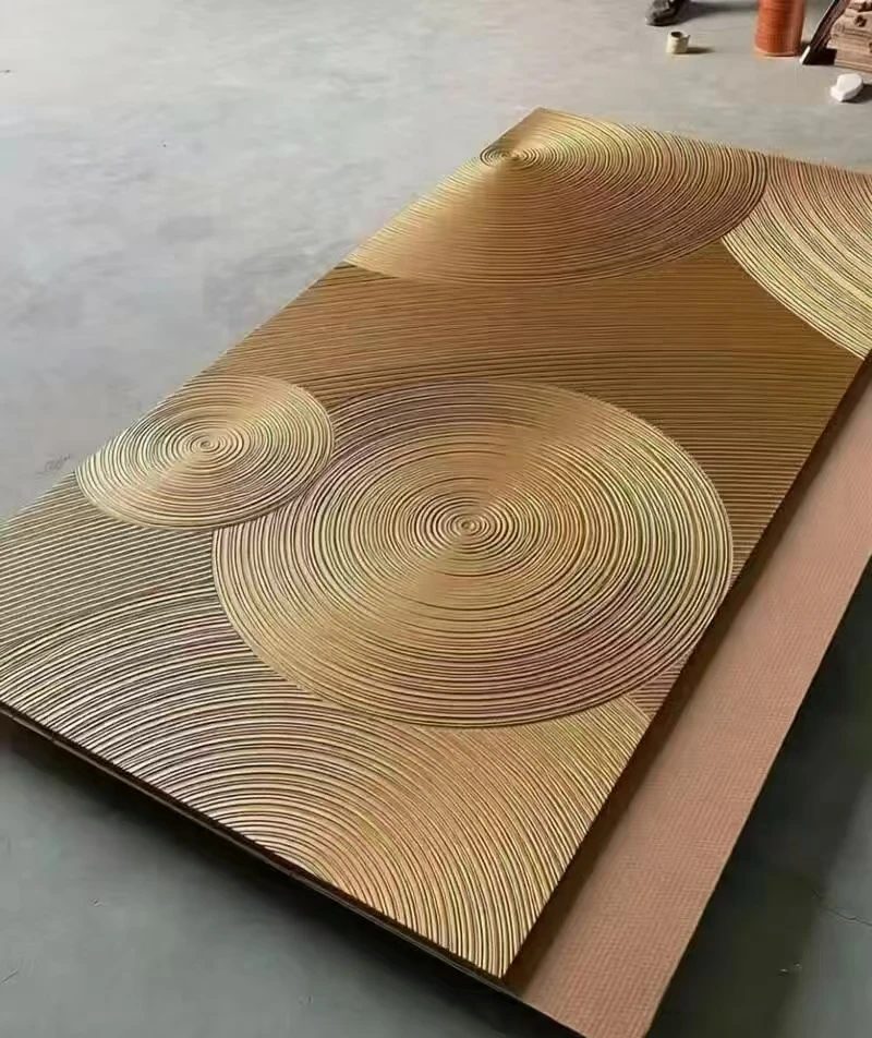 La belleza de los paneles de madera maciza texturizada
