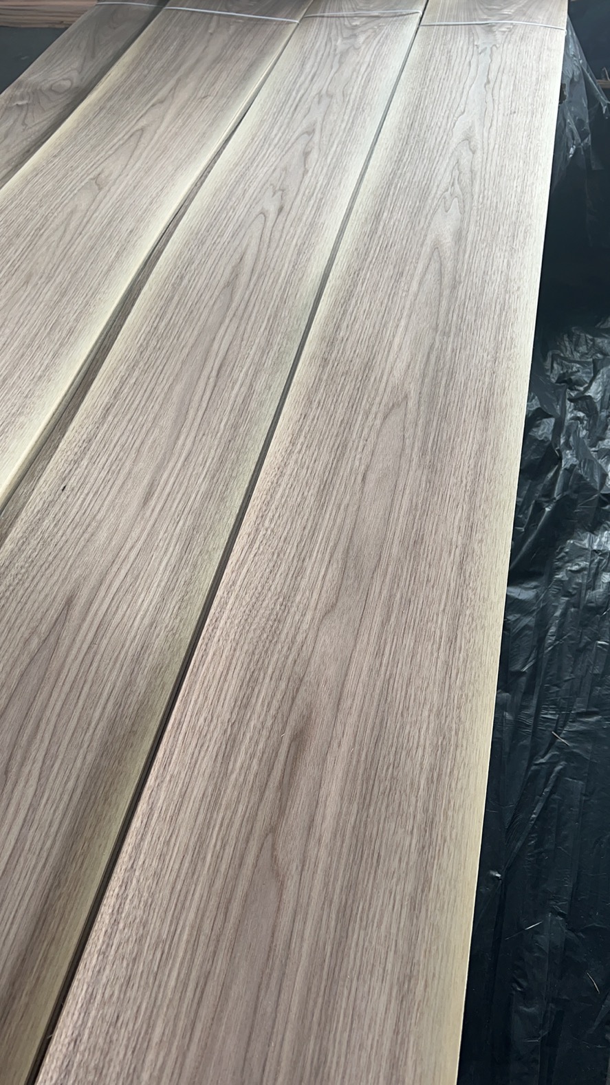 Natural veneer appearance reference; no specific thickness or product represented