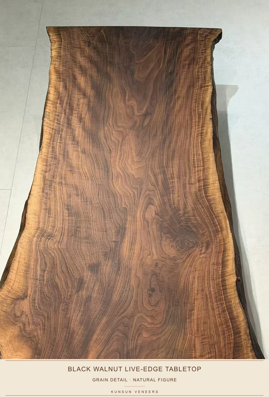 黑胡桃木纹近景,展示天然色泽变化与纹理形态。